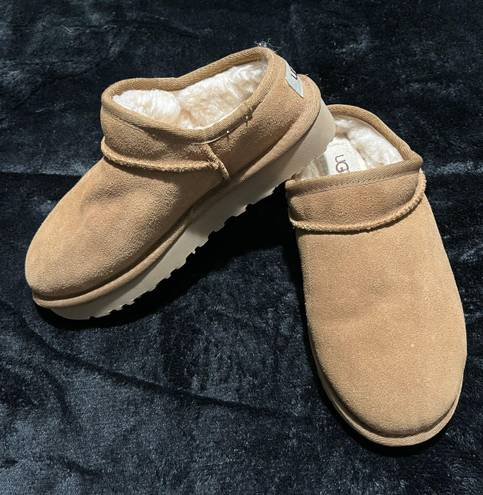 UGG Women’s classic  slipper