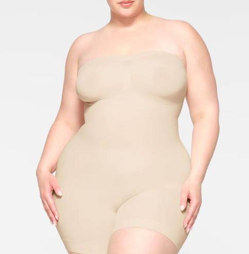 SKIMS NEW  Seamless Sculpt Strapless Shortie Bodysuit Sand Size 2XL