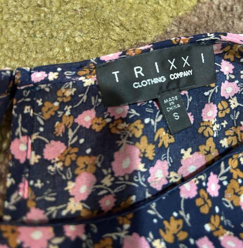 Trixxi NWT  Clothing Company Floral Print Long Sleeve Ruffle Dress Size Small