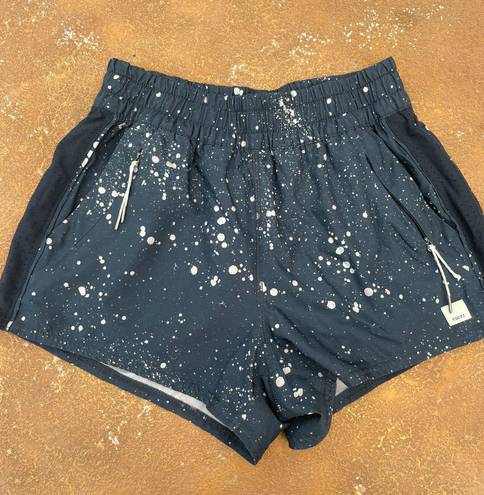 Vuori dash short in Navy Blue sz xs