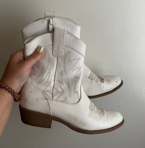 Boots White Size 8