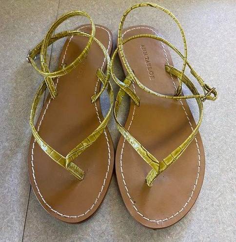 Ann Taylor  Yellow Croc Strappy Coastal Grandma Minimalist Beach Swim Sandals