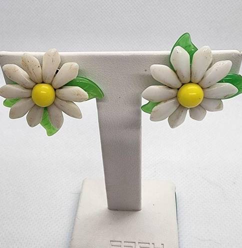 Daisy HP! Vintage West Germany White  Screw On Earrings