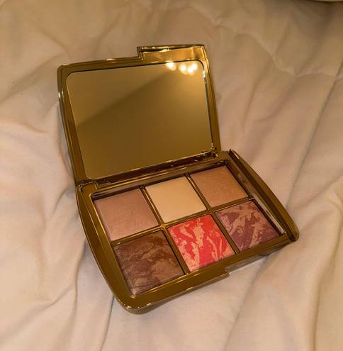 Hourglass Lilly Hourglass Ambient Palette 