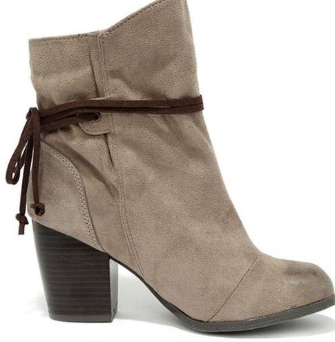 Qupid Keeping It Chill Taupe Oil Finish Slouchy Ankle Boots. Sizes 8 & 6.5. NEW IN BOX