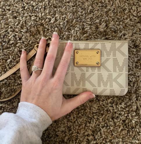 Michael Kors MK Wristlet / Wallet