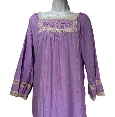 Erika  Loren New York Purple Lace trim USA Lightweight Long Sleeve Nightgown M