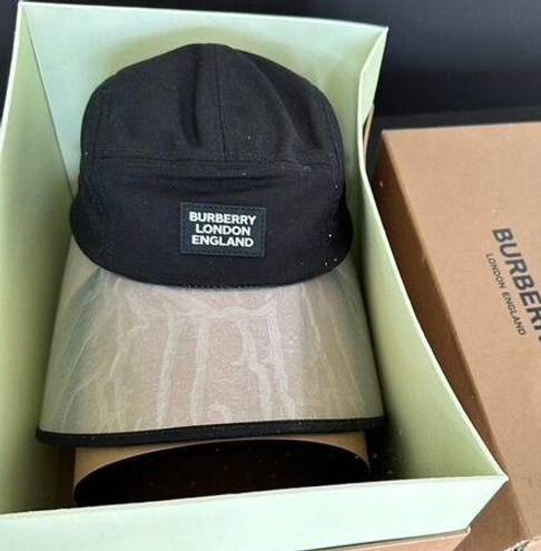 Burberry  Logo Bonnet Bucket Hat Clear Visor Size M NEW