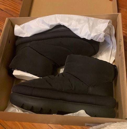 UGG classic maxi mini black puff s Size 7 - $152 (24% Off Retail