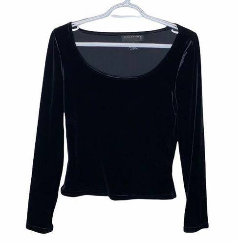 August Silk  vintage black scoop neck cropped velour top size S