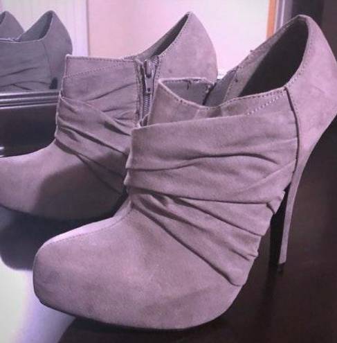 Guess Super Cute  Booties