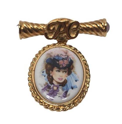 ma*rs Avon Honor Society  Albee Cameo Dangle Gold Tone Brooch Vintage 1996-97