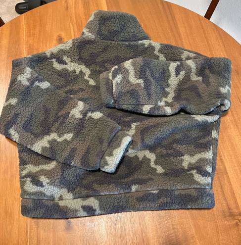 American Eagle AE Camo Fleece Cropped Jacket 