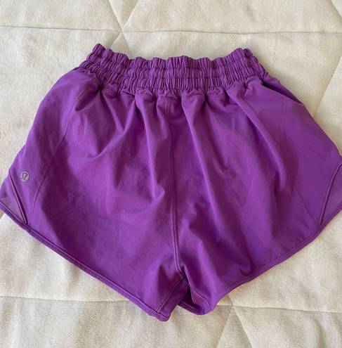 Lululemon Hotty Hot Short 2.5” Size 4