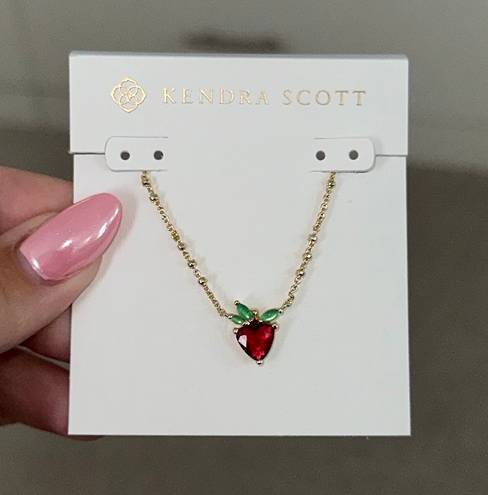 Kendra Scott New With Tags Strawberry Gold Short Pendant Necklace in Dark Pink Crystal