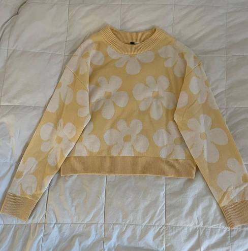 Divided Yellow Flower Knit Sweater