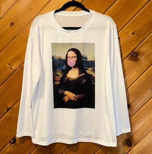 Bubblegum Mona Lisa blowing  graphic long sleeve tshirt