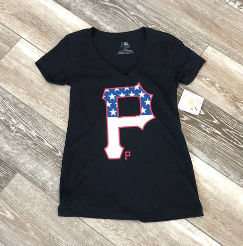 Genuine Merchandise NWT! MLB Pittsburgh Pirates Sz S Flag “P” Tee T-Shirt Top