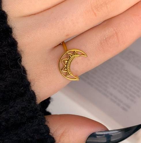 The Moon cute ring | size 7 | high quality | aesthetic | sacred geometry | witchy |