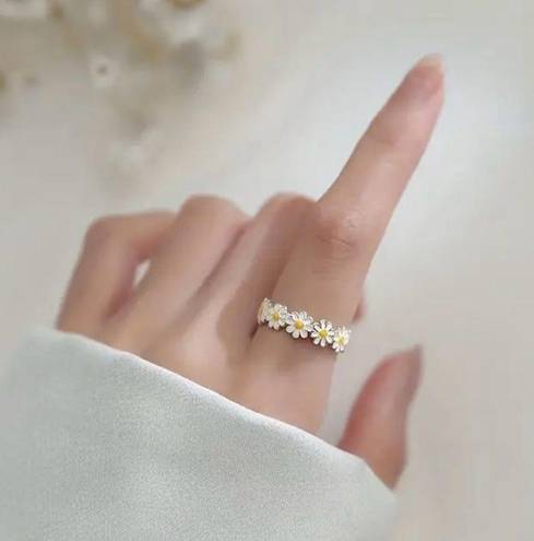 Daisy Adorable Ladies Adjustable  Ring Size 5-9