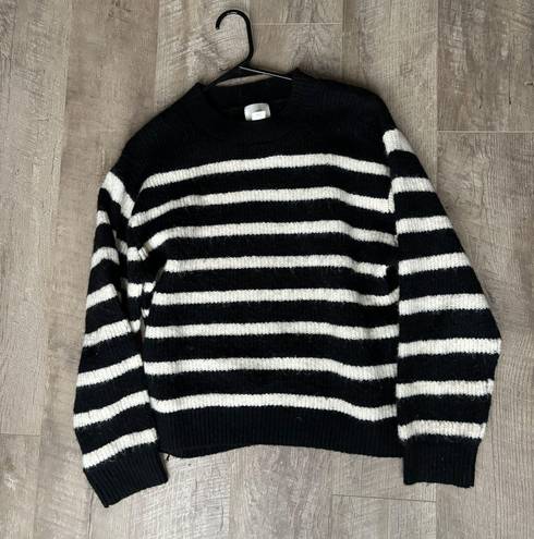 H&M Black & White Sweater