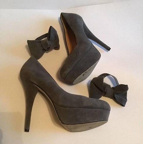 Kelsi Dagger  GREY SUEDE PLATFORM BOW 8M