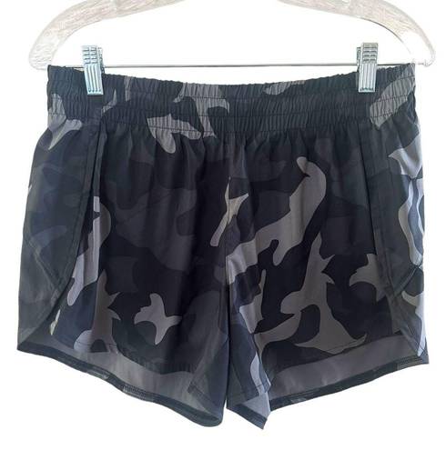 Athleta Racer Run Short Camo print athletic running shortie shorts size medium