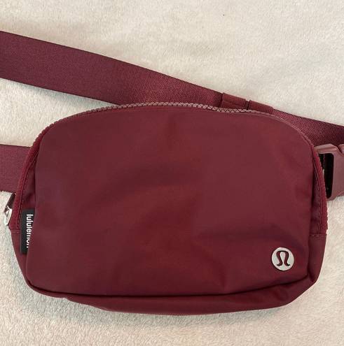 Lululemon Everywhere Belt Bag