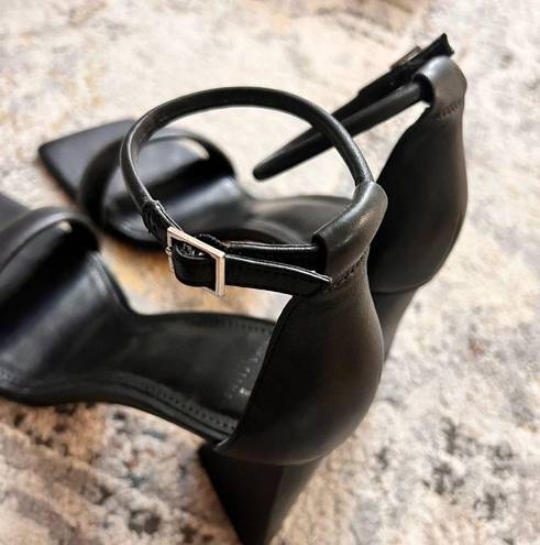 Marc Fisher Black‎ Denny Heeled Sandal Triangle heel size 9.5