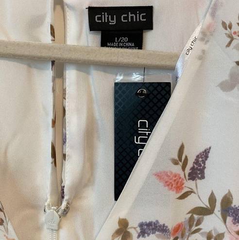 City Chic  Abigail Floral Dress in Ivory Size: 20