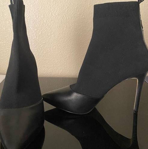 Michael Kors EUC- BLACK VICKY BOOTIES. SOCK HIGH HEELS