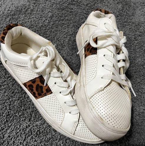 American Eagle Outfitters Sneakers