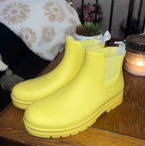 Yellow Rain Boots Size 9