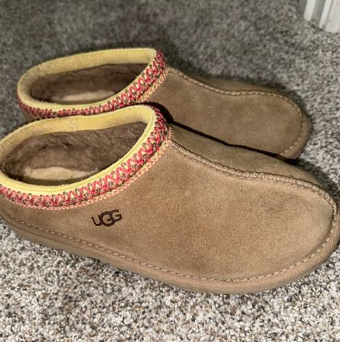 UGG Tasman Slippers Big Kids Size 4 (women’s 6)