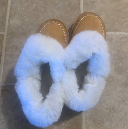 American Eagle AE Fur Lined Slipper Booties