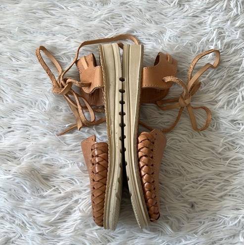 Women’s Leather lace up flat Sandals in light brown size 7