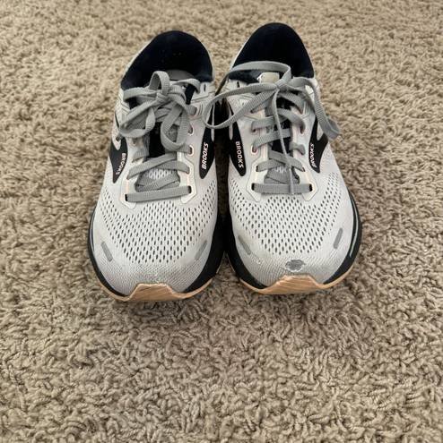 Brooks Adrenaline GTS 22