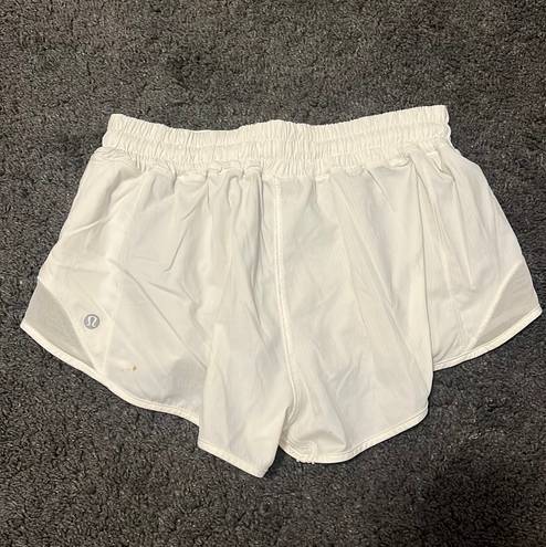 Lululemon White Hotty Hot Short II 2.5”