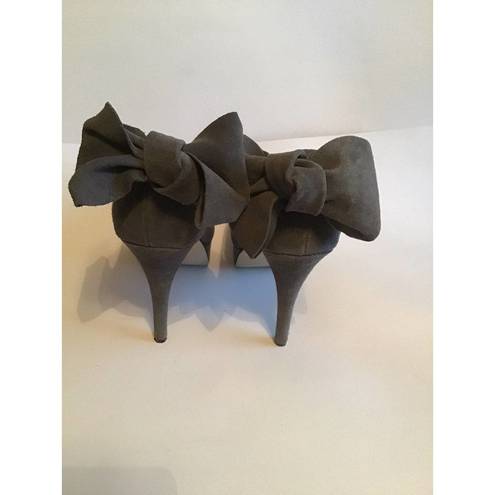 Kelsi Dagger  GREY SUEDE PLATFORM BOW 8M