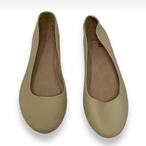 mix no. 6  Tan Gator Pattern Round Toe Flats