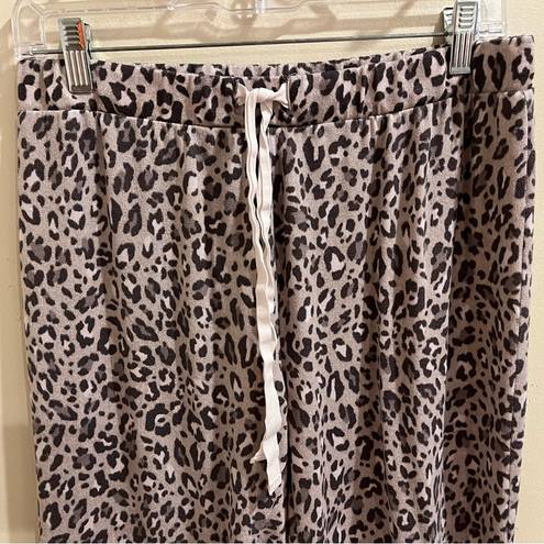 Marilyn Monroe  Size Large Lavender Leopard Print 2 Piece Pajamas