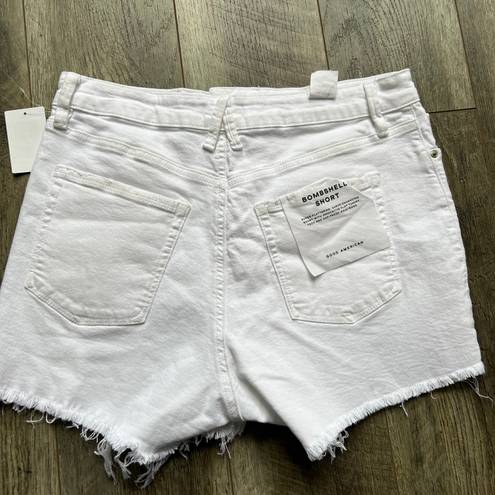 Good American Bombshell Shorts White NWT Size 14 / 32 Distressed Short