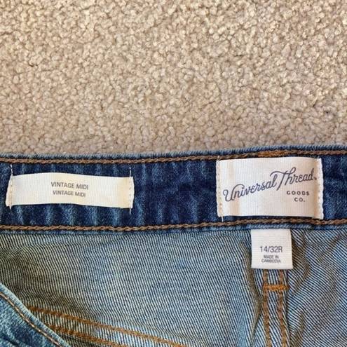 Universal Threads  vintage midi jean shorts in size 14/32R