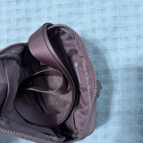 Lululemon  Everywhere Belt Bag 1L  -Twilight Rose