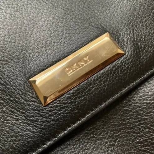 DKNY  Authentic Black Leather Chain-Link Clutch Purse Bag, Medium.