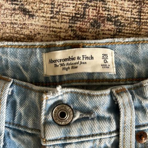 Abercrombie & Fitch  The 90’s Relaxed Jean High Rise