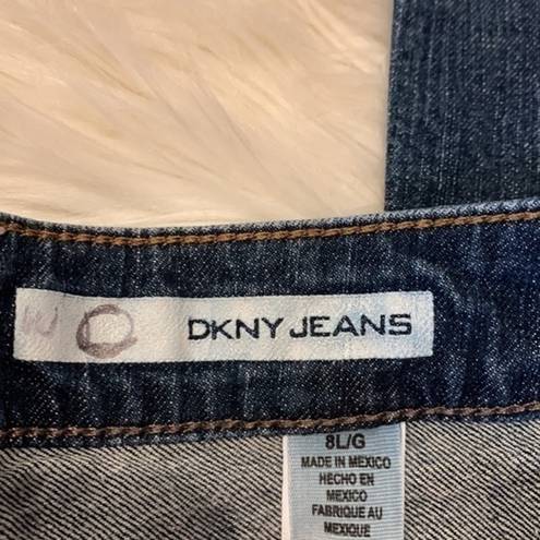 DKNY  stretch Soho boot jeans raw hem mid rise 8L