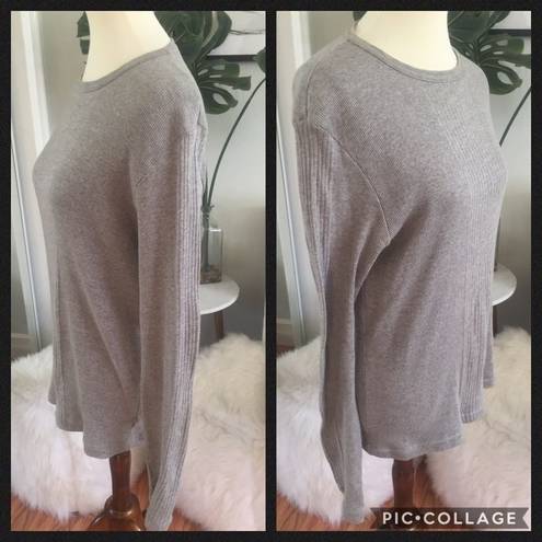 DKNY  Gray Long Sleeved Crew Neck Ribbed Design Lightweight Sweater Size M