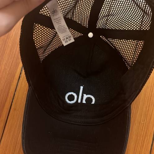 Alo Yoga  Black District Trucker Hat