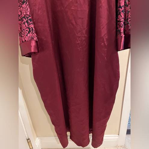 Delicates Sophia By  Woman Size 2x Sexy Burgundy Kimono Robe Silky